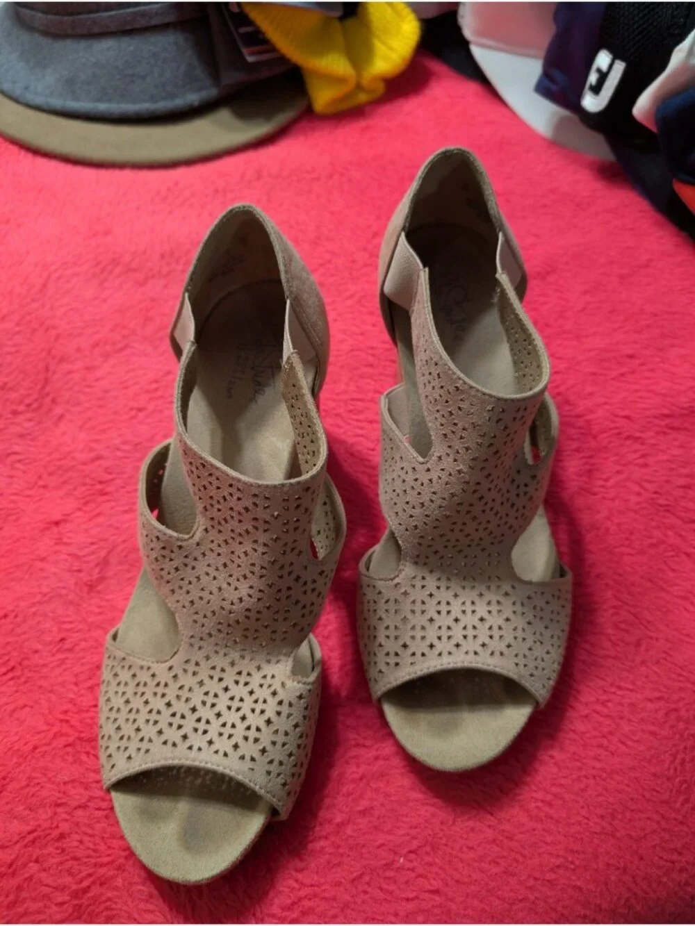 LifeStride Heidi Wedge Sandals Womens 9M Beige Laser Cut Cork Heel Soft System